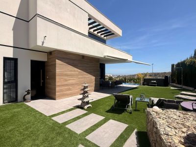 Garden and outdoor terrace