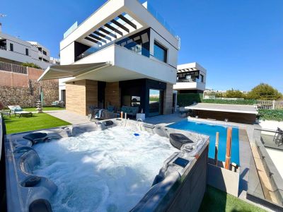 Terrace with jacuzzi and pool