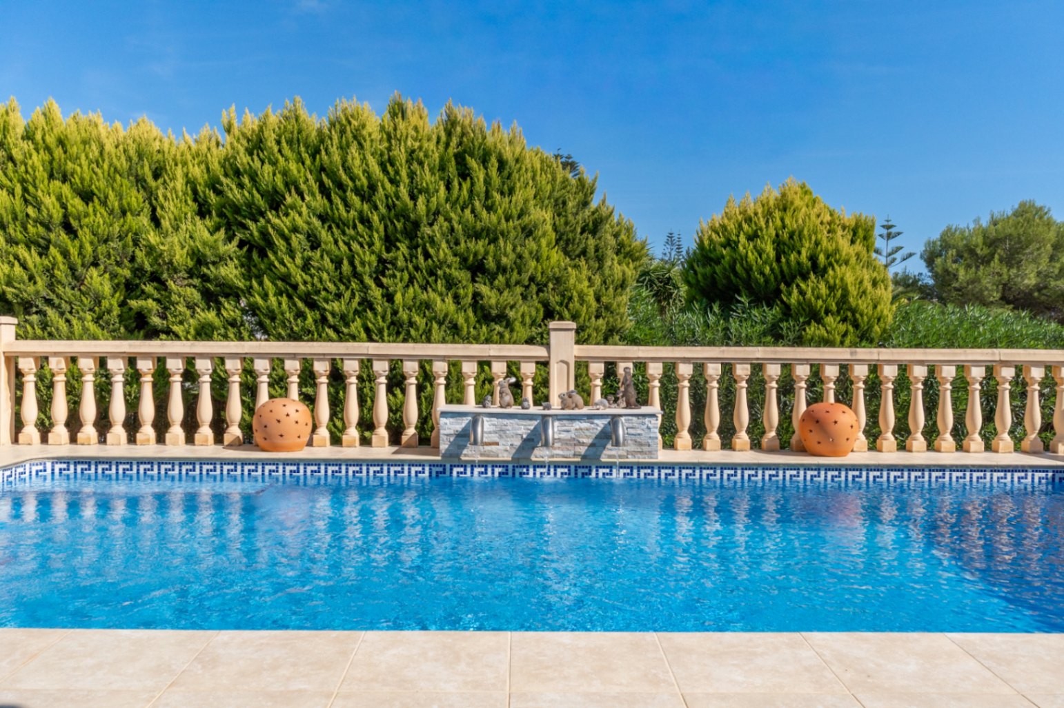 Outdoor swimming pool