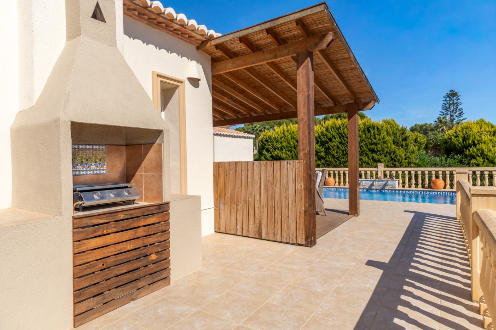 Terrace with barbecue and pool