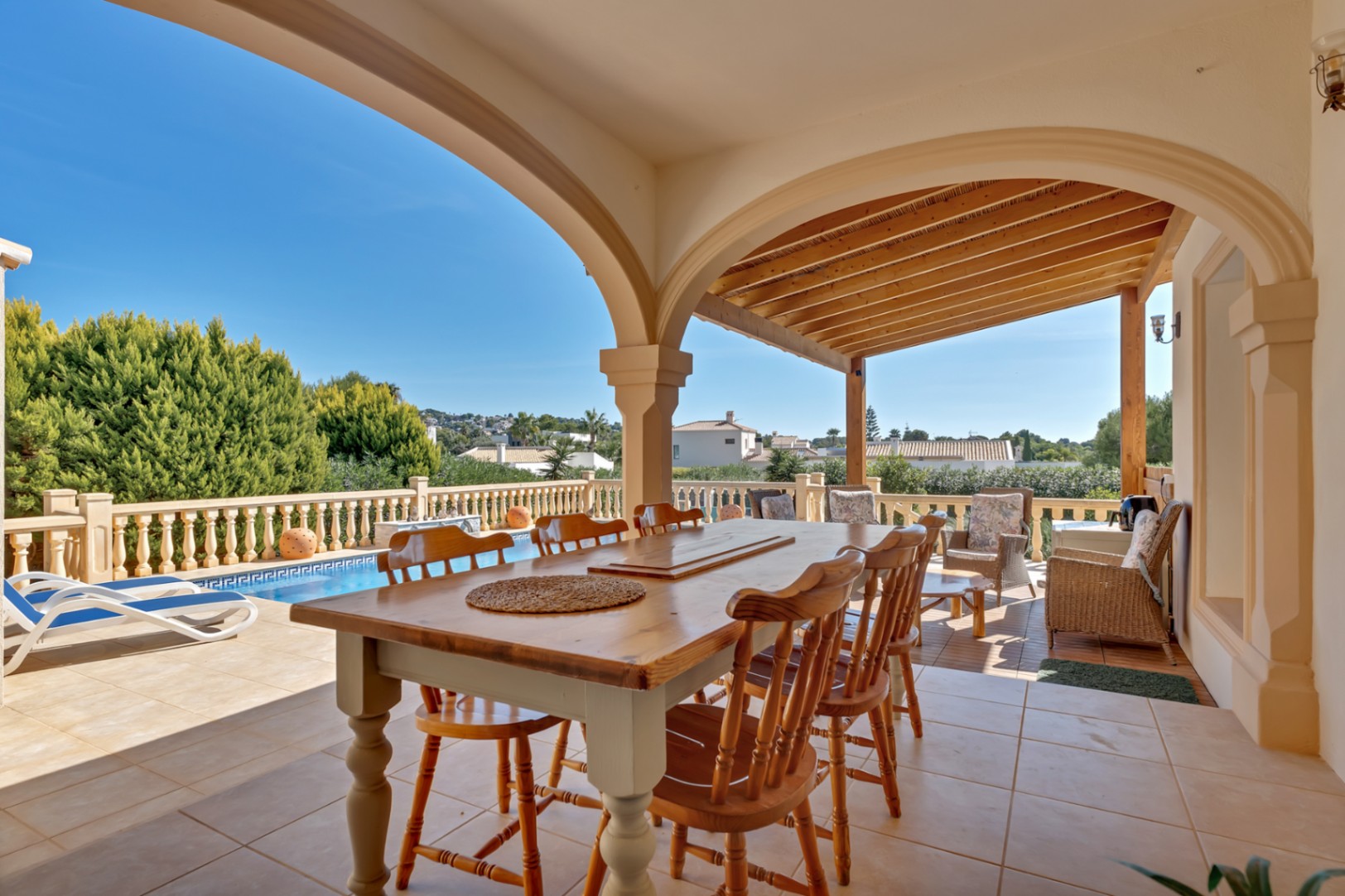Covered terrace and swimming pool