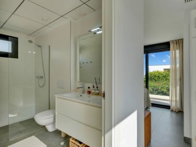En-suite bathroom