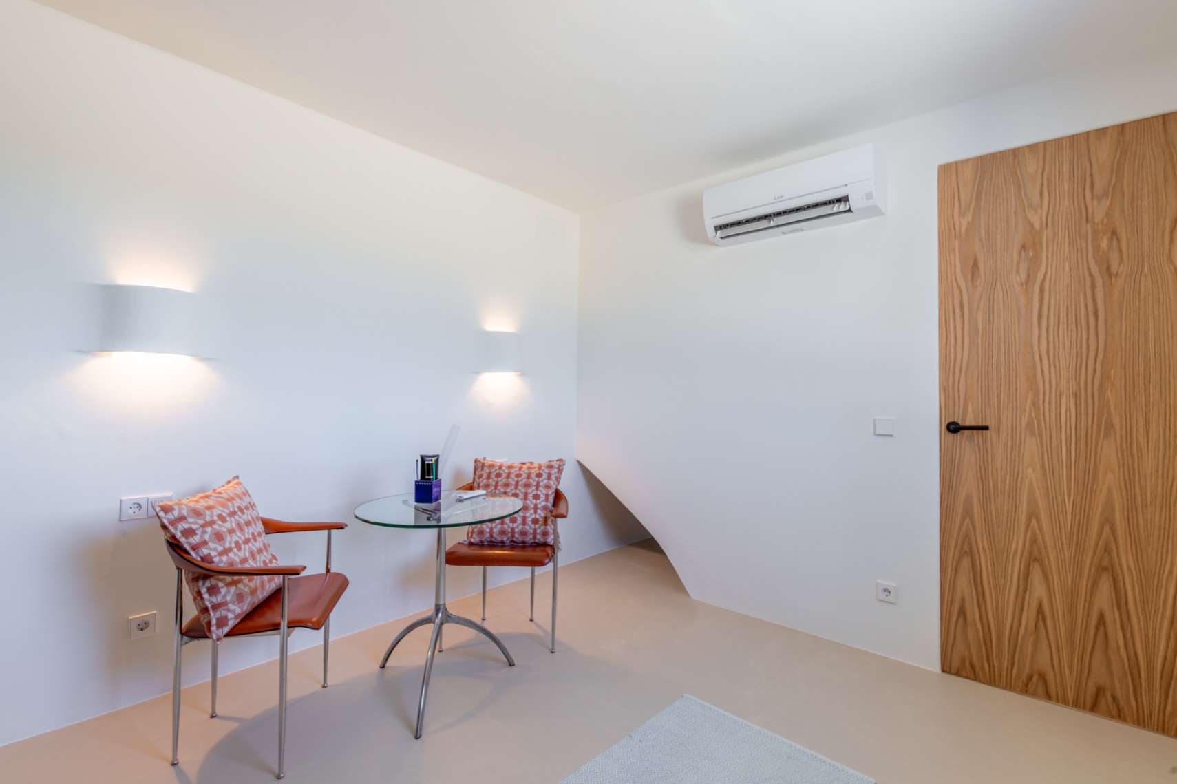 Upper floor landing