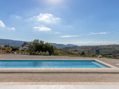 Swimming pool with sea views