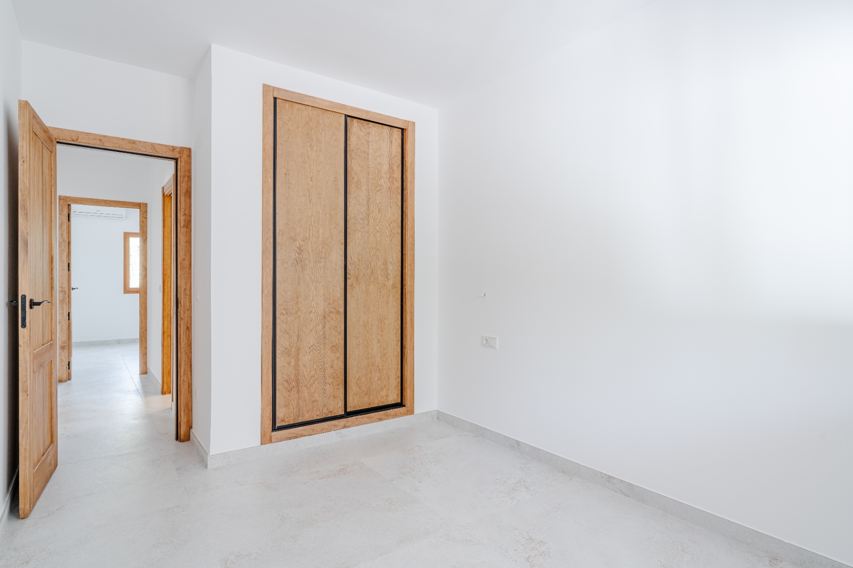 Bedroom with built-in wardrobe