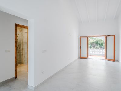 Bedroom with terrace access