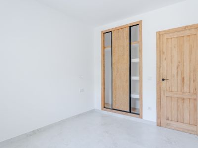 Bedroom with built-in wardrobe