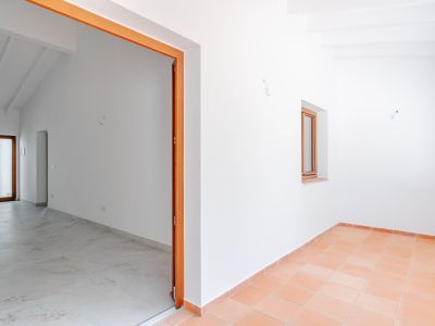 Covered terrace and interior access
