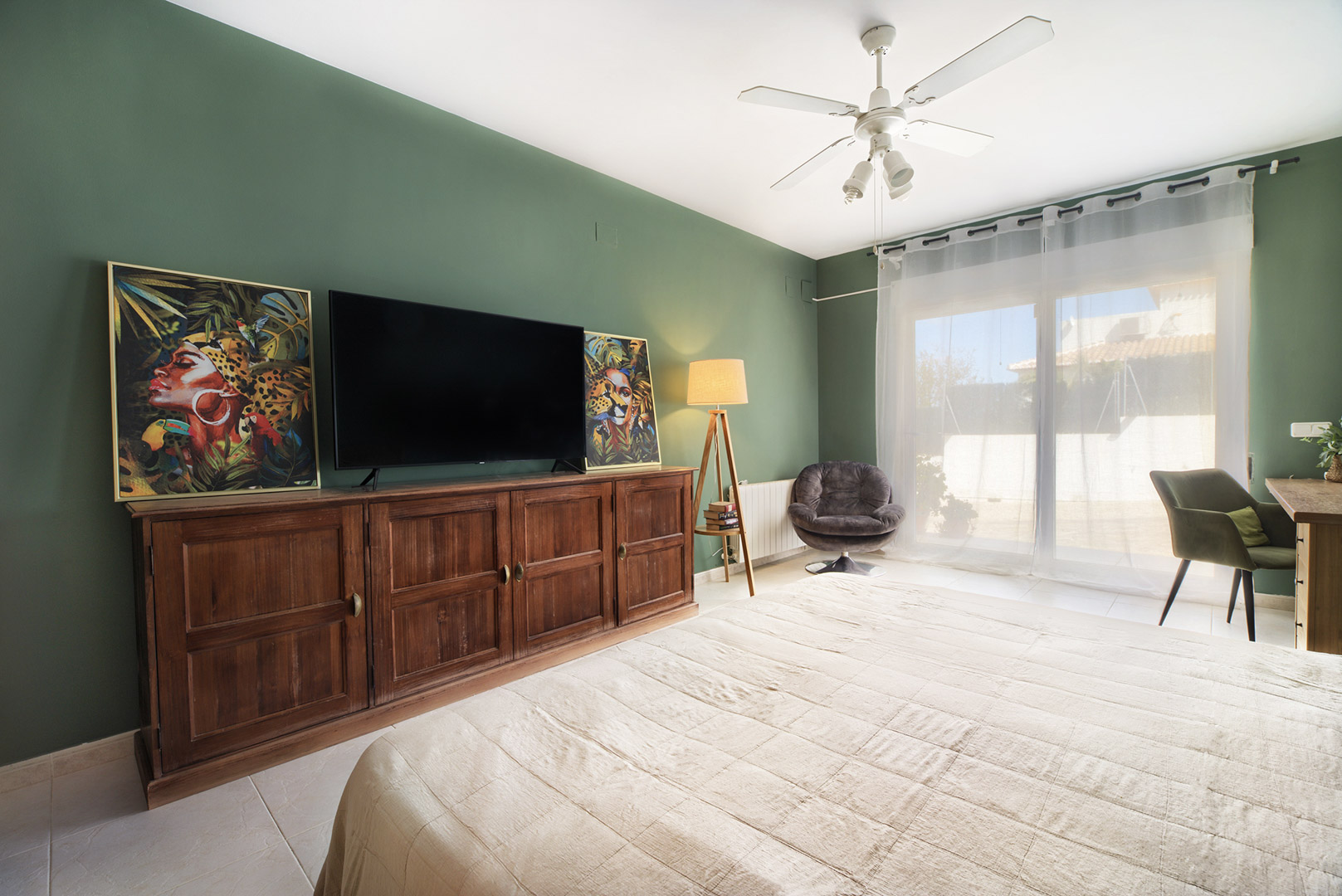 Bedroom with terrace access