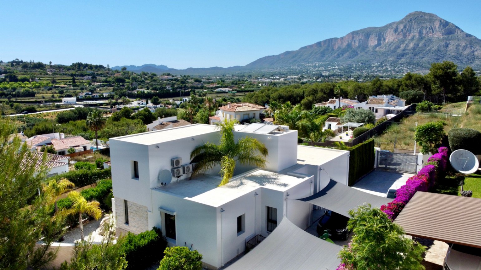 Exterior with Montgó views