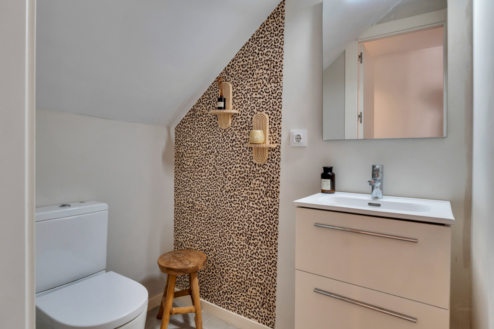 Guest toilet