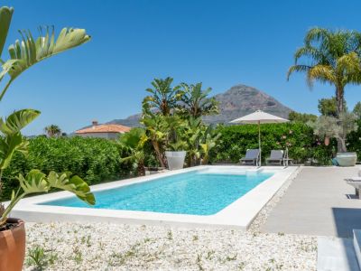 Swimming pool with mountain views