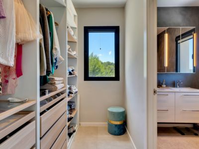 Walk-in closet and en-suite bathroom