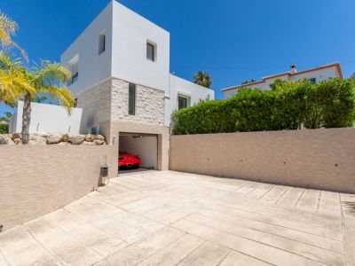 Driveway and garage entrance