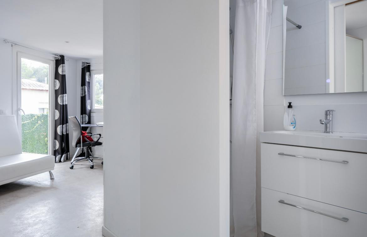 En-suite bathroom