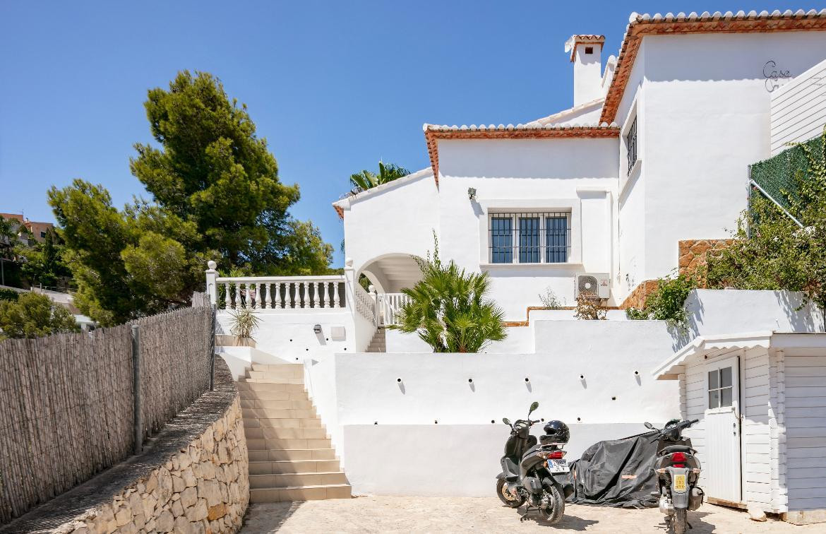 Exterior and access stairs