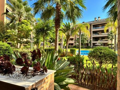 Exclusive ground-floor apartment with garden and pool in Jávea (El Arenal)