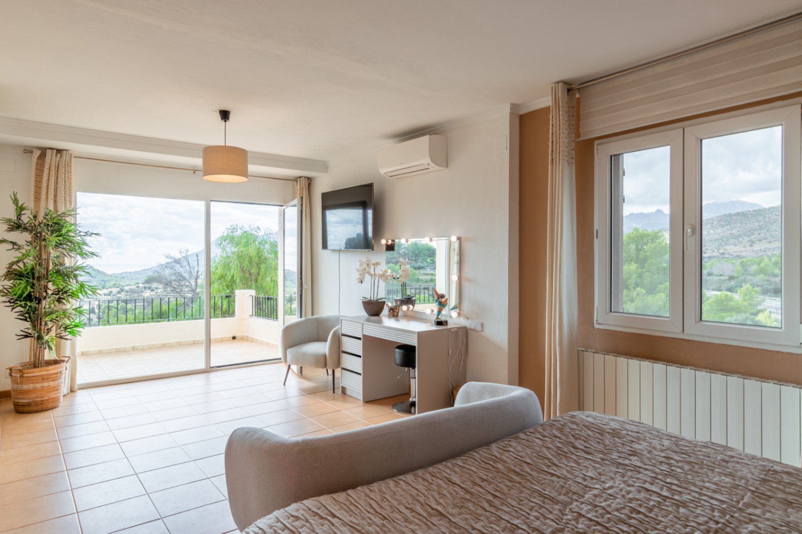 Bedroom with terrace