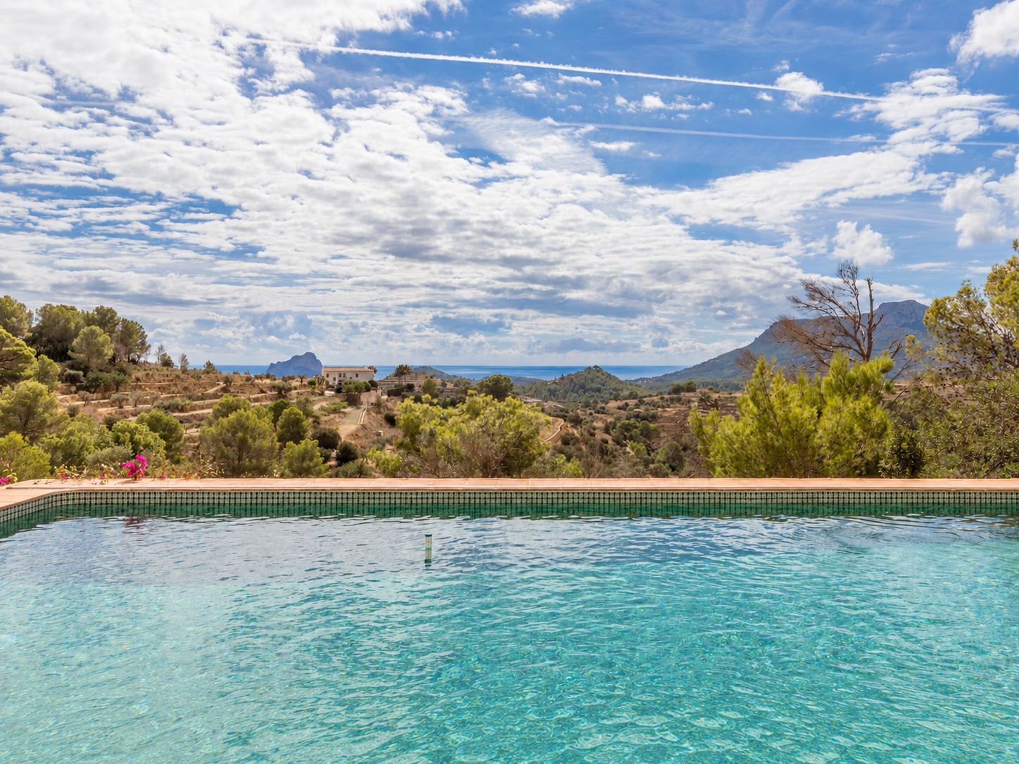 Swimming pool with sea views