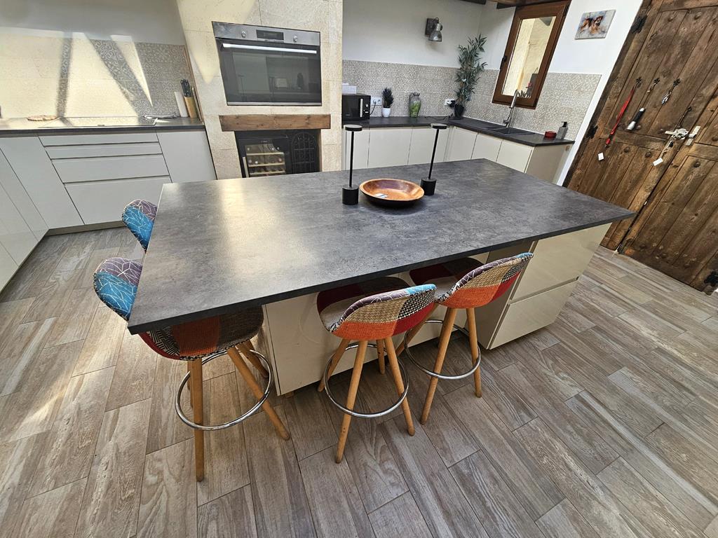 Kitchen with island