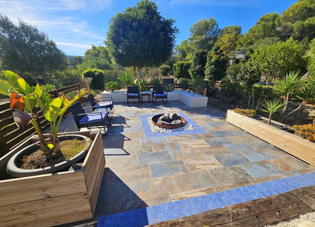 Terrace with fire pit