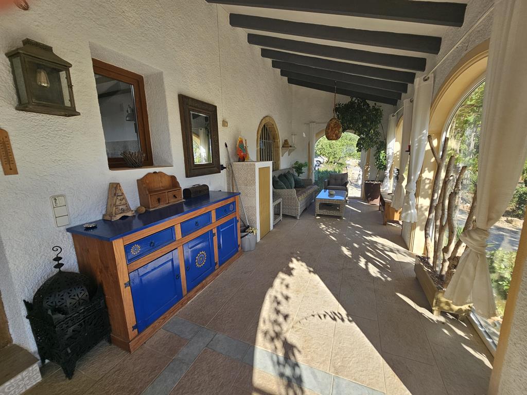 Enclosed porch