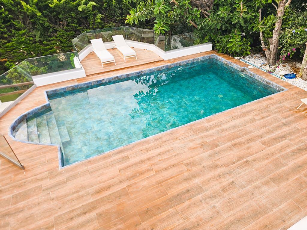 Swimming pool and terrace