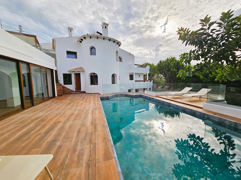 Swimming pool and terrace