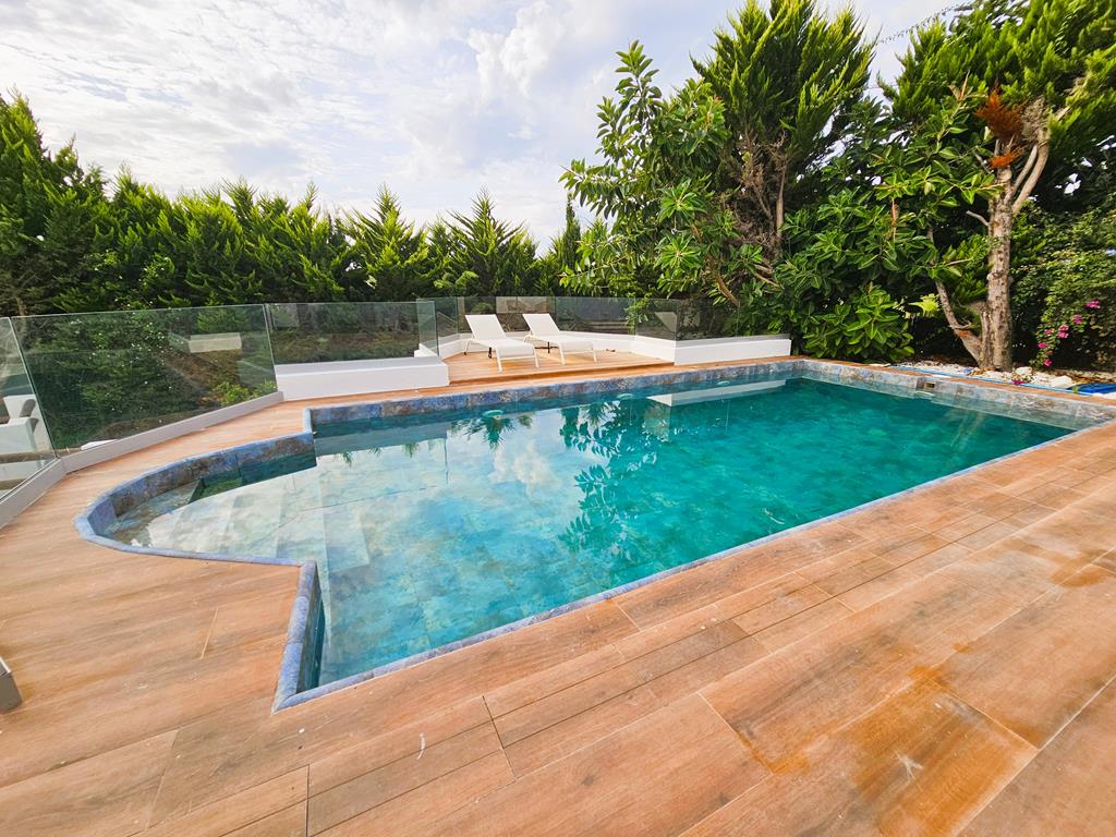 Swimming pool and terrace