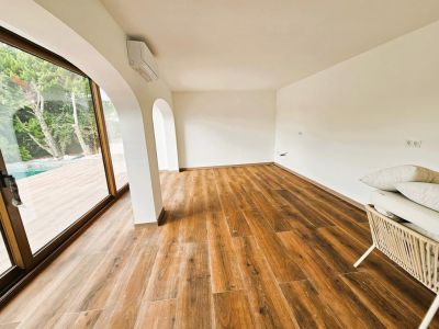 Glazed porch with pool access