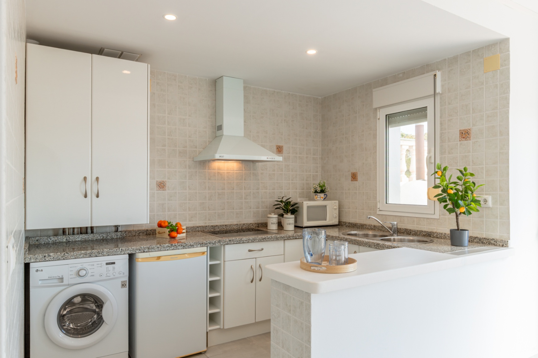 Open kitchen with breakfast bar