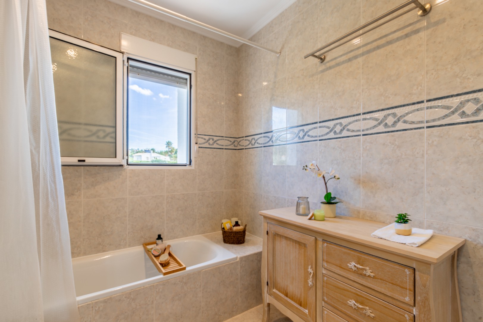 En-suite bathroom with bathtub