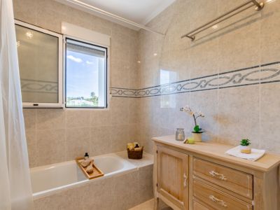 En-suite bathroom with bathtub