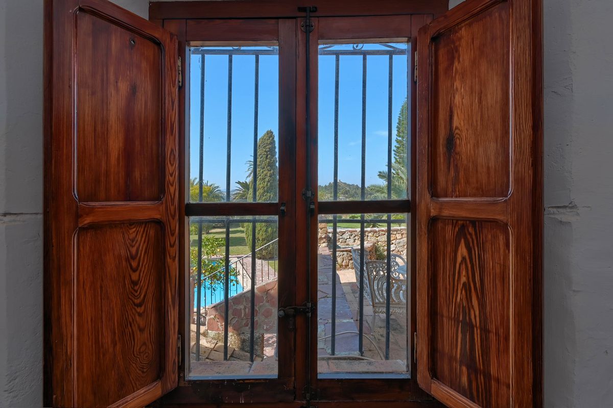 Historic finca in the heart of Jesús Pobre with pool and Montgó views