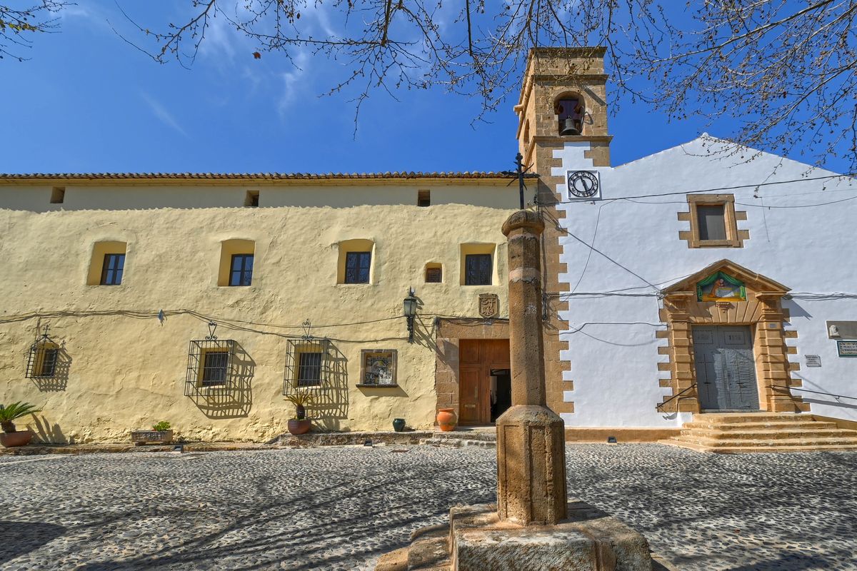 Historic finca in the heart of Jesús Pobre with pool and Montgó views