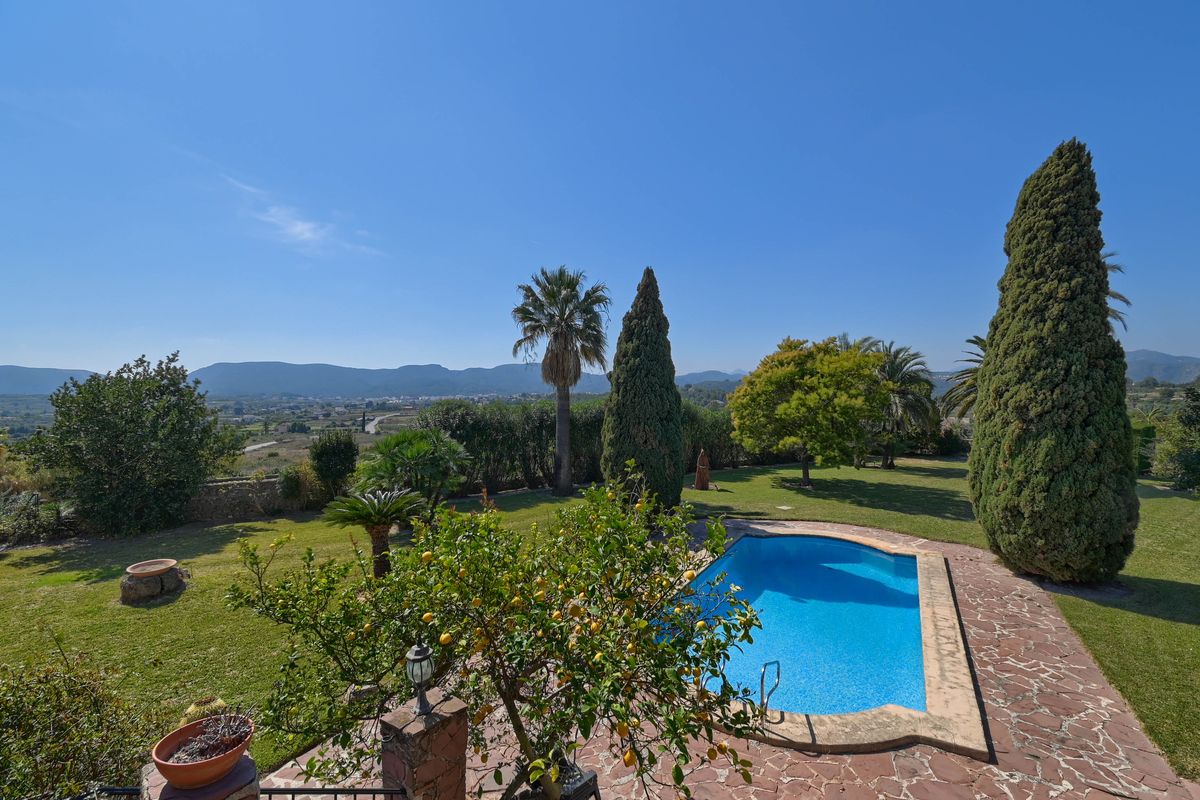 Historic finca in the heart of Jesús Pobre with pool and Montgó views