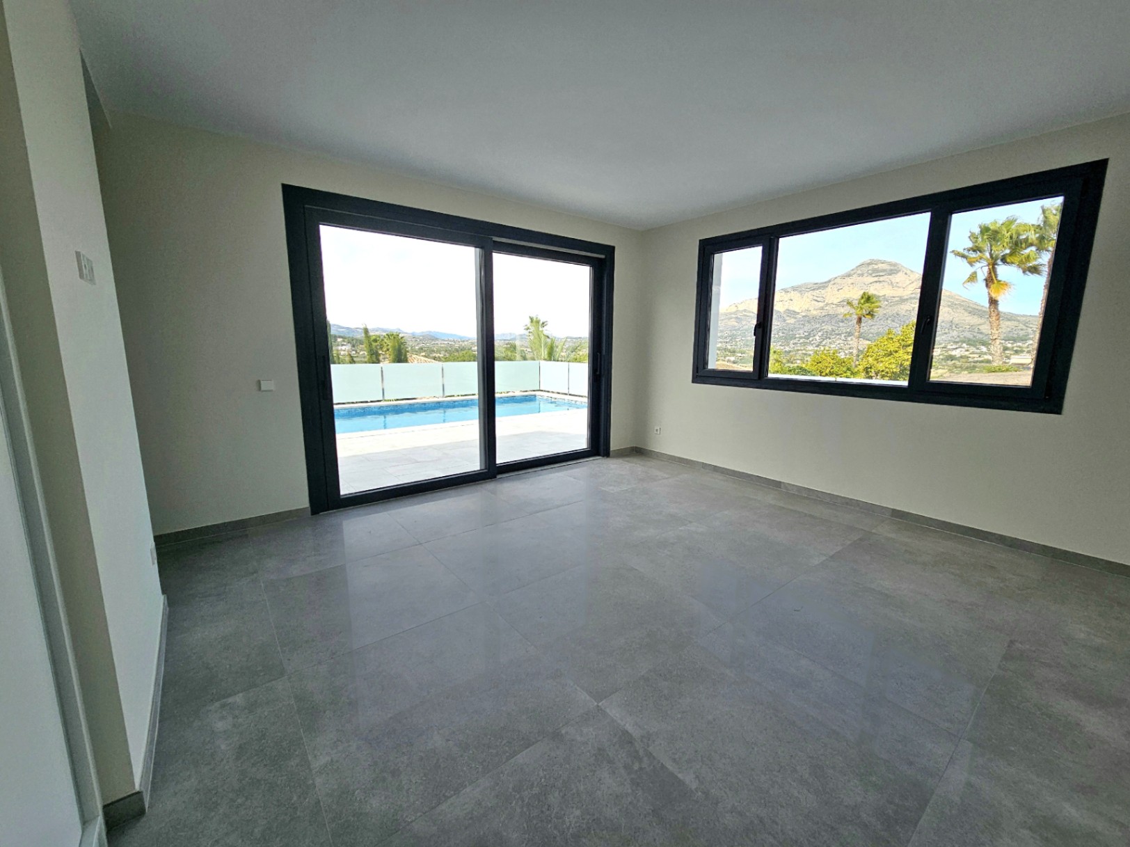 Contemporary villa in Jávea with Montgó views