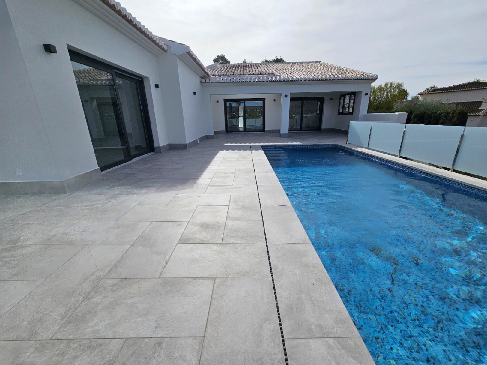 Contemporary villa in Jávea with Montgó views