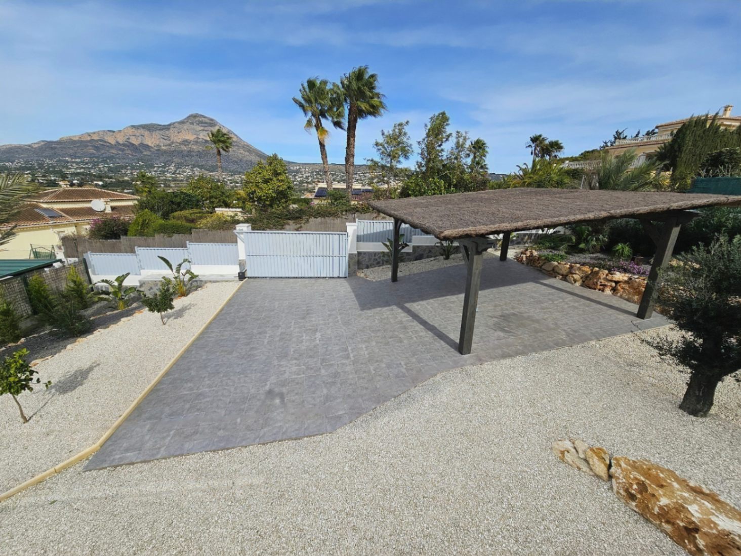 Contemporary villa in Jávea with Montgó views