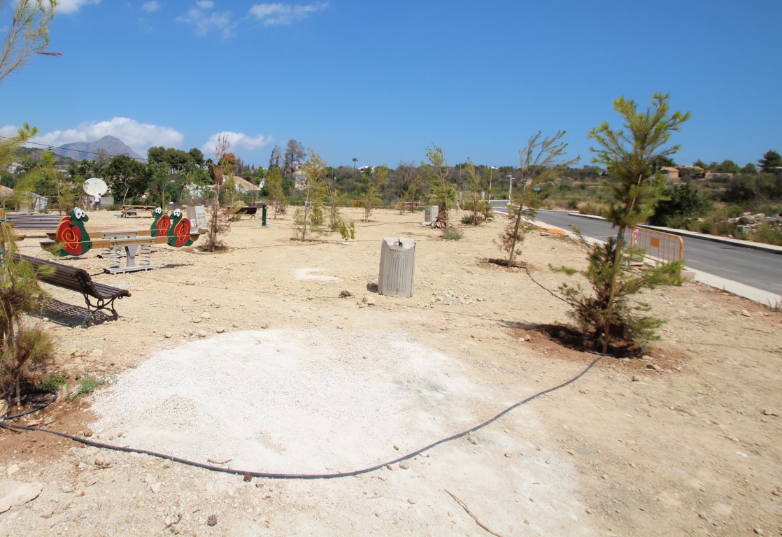 Building plots in Jávea with mountain views near nature park