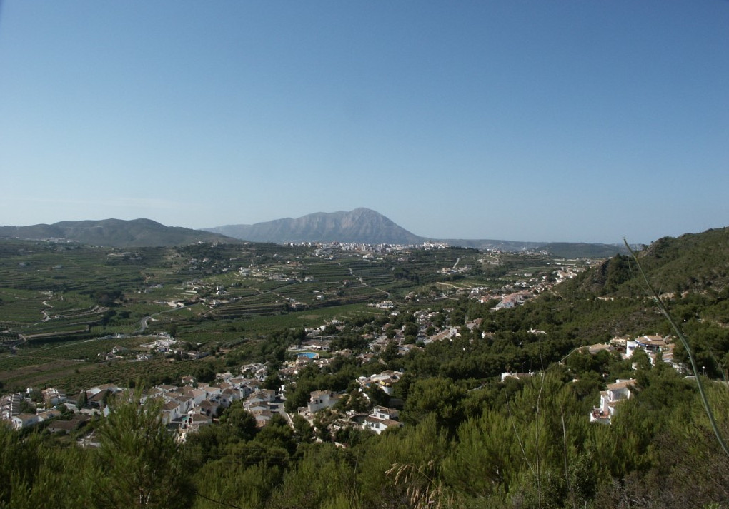 Rural plot with panoramic sea views in Benitachell