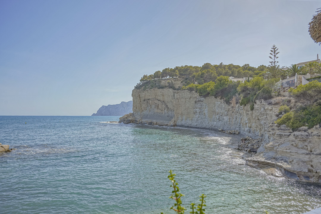 View of the limestone cliffs and turquoise waters along the Benissa coastline, a natural setting located just 2 km from the property.