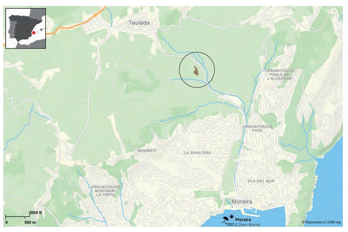 Location map showing the 10,920 m2 plot in the Teulada-Moraira countryside, situated 4.2 km and approximately 8 minutes from the coast.