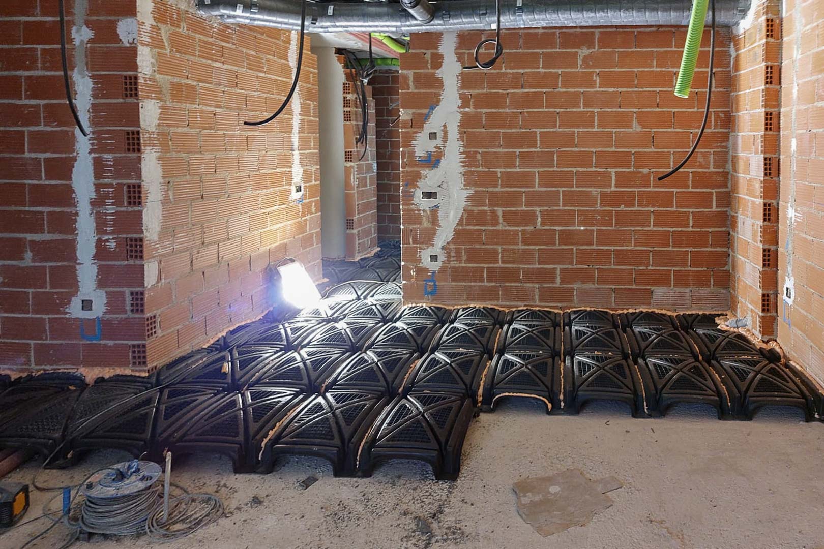 Construction phase featuring the installation of a ventilated cavity floor system to ensure optimal structural insulation and moisture protection.