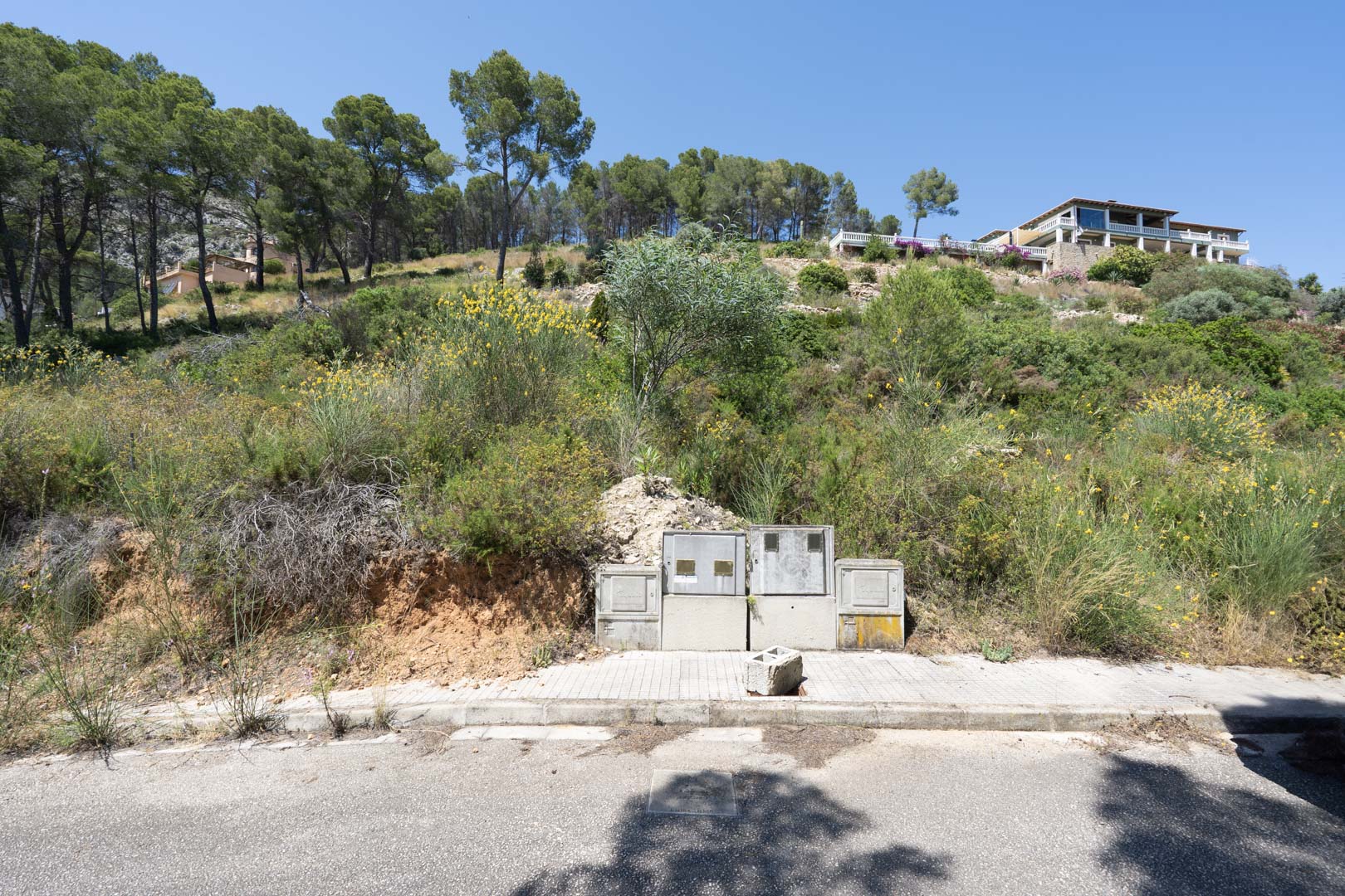 Modern energy-efficient villa with valley views in Alcalalí