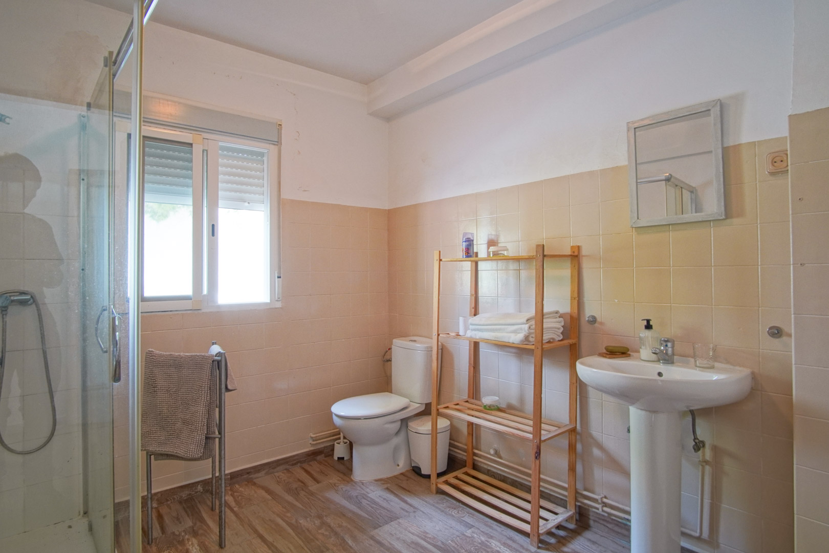 Full bathroom