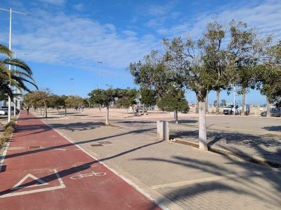 Bike lane and promenade