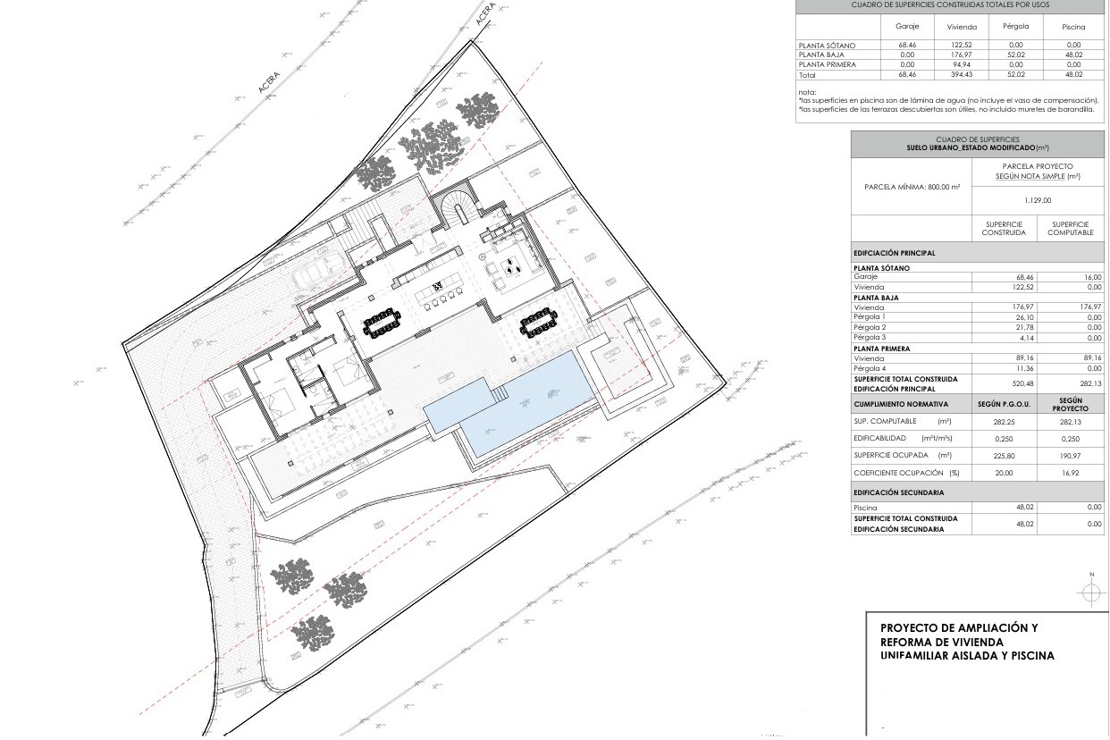 Detailed technical site plan showing the villa's layout on the plot, including the ground floor distribution, outdoor terraces, infinity pool, and surface area tables.