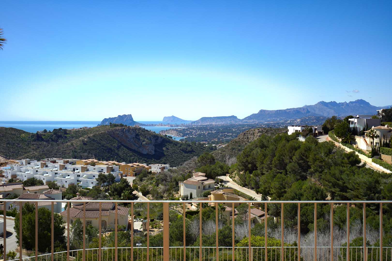 Panoramic views from the terrace overlooking the Peñón de Ifach in Calpe and the Benidorm coastline, framed by the Mediterranean landscape.