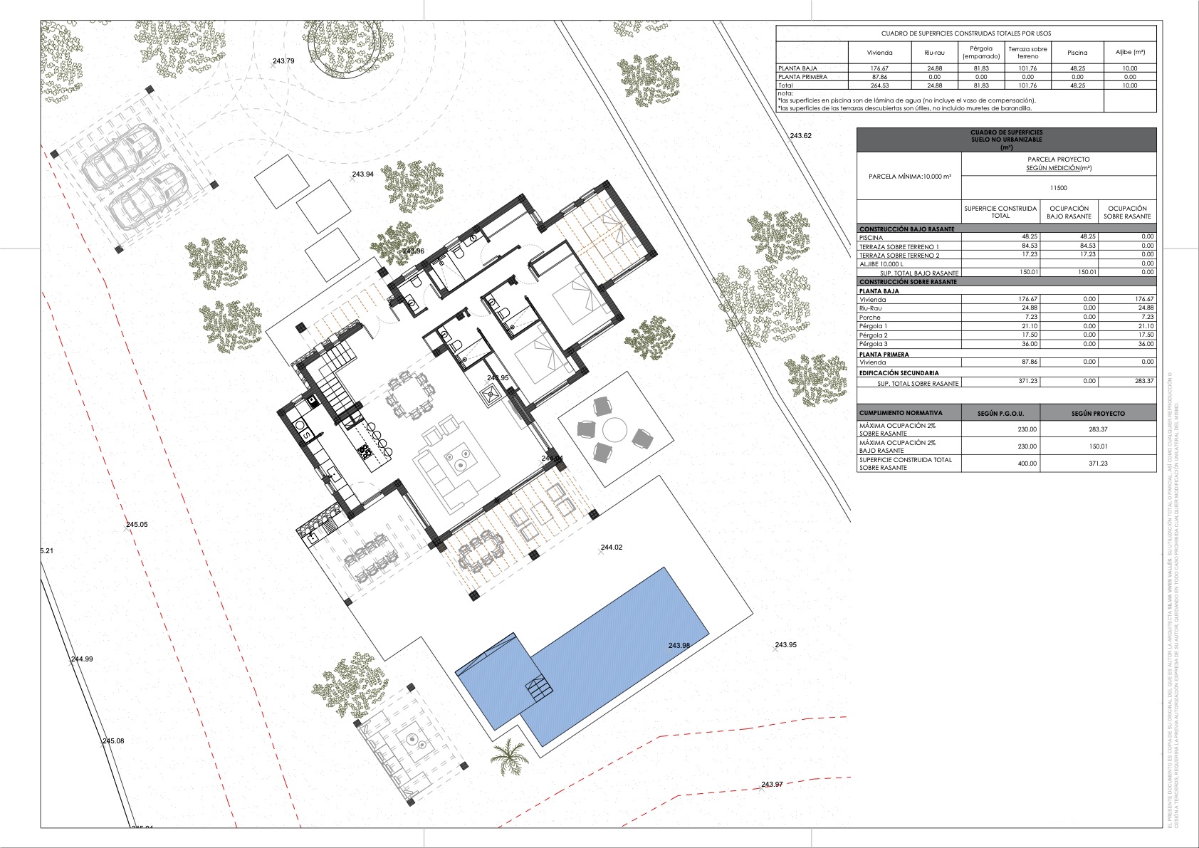 Detailed technical floor plan of the ground floor and outdoor areas, illustrating the room layout, swimming pool, terraces, and surface area calculations.
